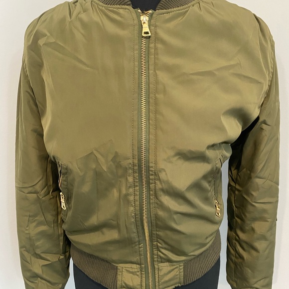 Bomber jacket in olive green size: M in excellent condition. Orange interior - Picture 4 of 10